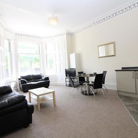 Central Two Bedroom Victorian Apartment With Free Parking 爱丁堡 外观 照片