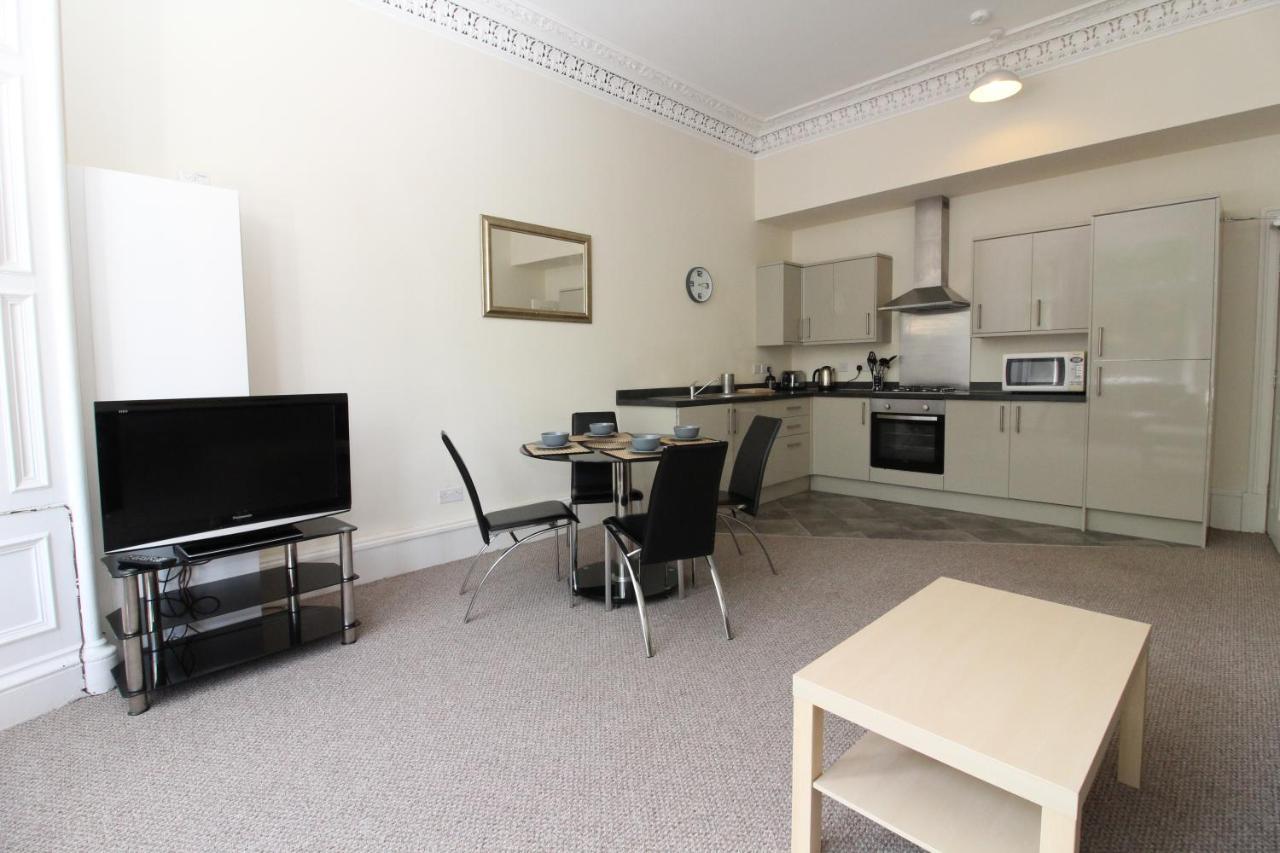 Central Two Bedroom Victorian Apartment With Free Parking 爱丁堡 外观 照片